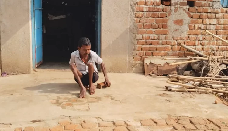 disabled reached office by crawling