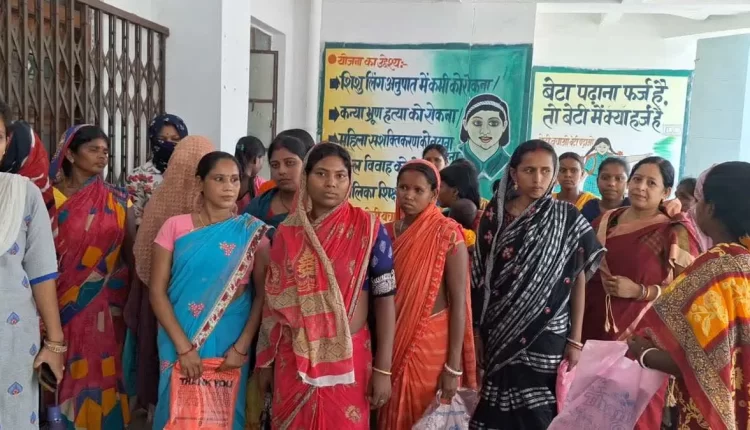 women's anger erupted in Pakur